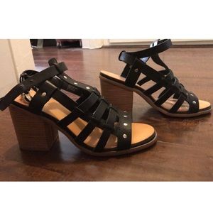 Never worn Seychelles leather heels